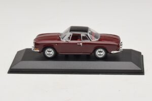 Volkswagen Karmann Ghia Punainen Mustalla Katolla Minichamps 1:43 GHIA002 Metalli