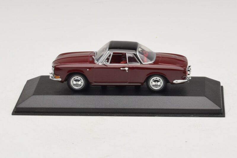 Volkswagen Karmann Ghia Punainen Mustalla Katolla Minichamps 1:43 GHIA002 Metalli