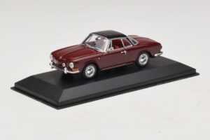 Volkswagen Karmann Ghia Punainen Mustalla Katolla Minichamps 1:43 GHIA002 Metalli — kuva 2 / 5