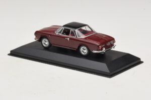 Volkswagen Karmann Ghia Punainen Mustalla Katolla Minichamps 1:43 GHIA002 Metalli — kuva 3 / 5