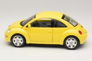 Volkswagen New Beetle A4 Keltainen Bburago 1:18 3302 Metalli — kuva 4 / 8