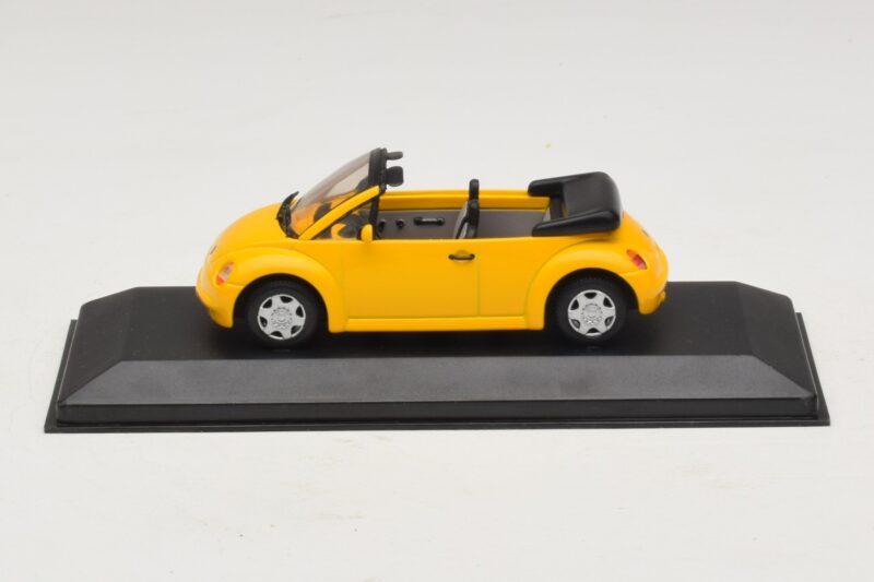 Volkswagen New Beetle Avoauto Keltainen Minichamps 1:43 BEETLE002 Metalli