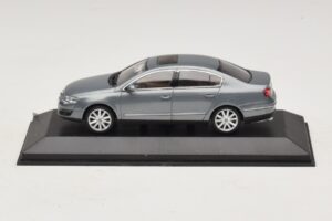 Volkswagen Passat B6 Harmaa Metallic Minichamps 1:43 Volkswagen Passat B6 Harmaa Metallic Minichamps 1:43 PASSAT006 Metalli