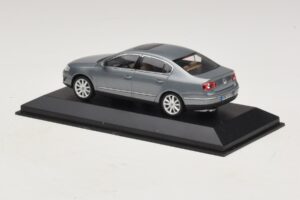 Volkswagen Passat B6 Harmaa Metallic Minichamps 1:43 PASSAT006 Metalli — kuva 3 / 5