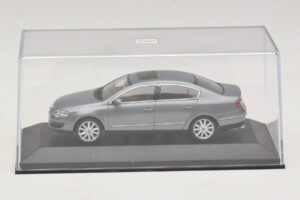 Volkswagen Passat B6 Harmaa Metallic Minichamps 1:43 PASSAT006 Metalli — kuva 4 / 5