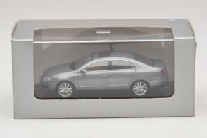 Volkswagen Passat B6 Harmaa Metallic Minichamps 1:43 PASSAT006 Metalli — kuva 5 / 5