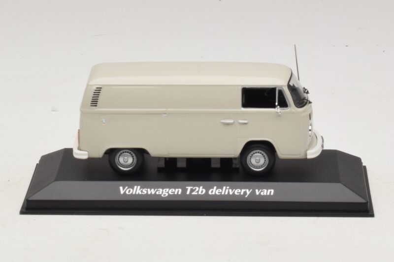 Volkswagen T2b Pakettiauto Harmaa Maxichamps 1:43 940053060 Metalli