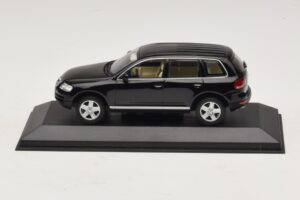 Volkswagen Touareg 7L Musta Minichamps 1:43 Volkswagen Touareg 7L Musta Minichamps 1:43 TOUAREG002 Metalli