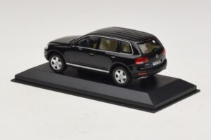 Volkswagen Touareg 7L Musta Minichamps 1:43 TOUAREG002 Metalli — kuva 3 / 5