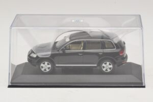 Volkswagen Touareg 7L Musta Minichamps 1:43 TOUAREG002 Metalli — kuva 4 / 5