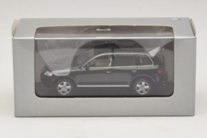 Volkswagen Touareg 7L Musta Minichamps 1:43 TOUAREG002 Metalli — kuva 5 / 5
