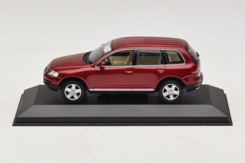 Volkswagen Touareg 7L Punainen Minichamps 1:43 TOUAREG003 Metalli