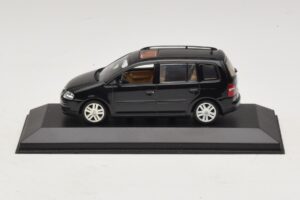 Volkswagen Touran 1T Musta Minichamps 1:43 Volkswagen Touran 1T Musta Minichamps 1:43 TOURAN005 Metalli