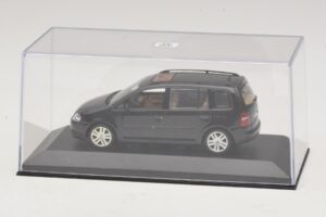Volkswagen Touran 1T Musta Minichamps 1:43 TOURAN005 Metalli — kuva 4 / 5