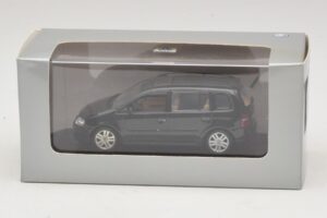 Volkswagen Touran 1T Musta Minichamps 1:43 TOURAN005 Metalli — kuva 5 / 5