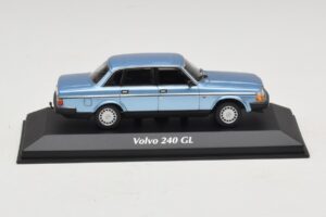 Volvo 240 GL Blue Metallic Maxichamps 1:43 940171400 Metalli