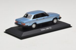 Volvo 240 GL Blue Metallic Maxichamps 1:43 940171400 Metalli — kuva 2 / 5