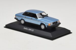 Volvo 240 GL Blue Metallic Maxichamps 1:43 940171400 Metalli — kuva 3 / 5
