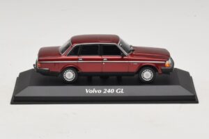 Volvo 240 GL Dark Red Metallic Maxichamps 1:43 940171401 Metalli