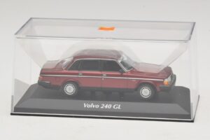 Volvo 240 GL Dark Red Metallic Maxichamps 1:43 940171401 Metalli — kuva 4 / 5