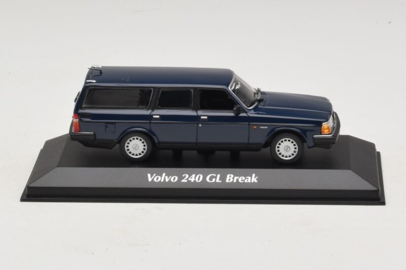 Volvo 240 GL Farmari Tummansininen Maxichamps 1:43 940171412 Metalli