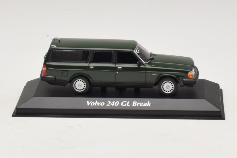 Volvo 240 GL Farmari Tummanvihreä Maxichamps 1:43 Volvo 240 GL Farmari Tummanvihreä Maxichamps 1:43 940171411 Metalli