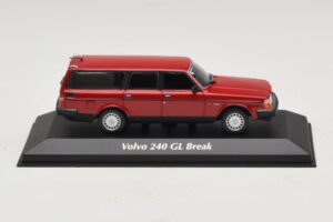 Volvo 240 GL Farmari Punainen Maxichamps 1:43 940171410 Metalli