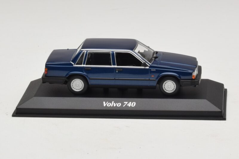 Volvo 740 Dark Blue Metallic Maxichamps 1:43 940171701 Metalli