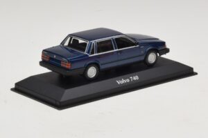 Volvo 740 Dark Blue Metallic Maxichamps 1:43 940171701 Metalli — kuva 2 / 5