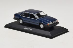 Volvo 740 Dark Blue Metallic Maxichamps 1:43 940171701 Metalli — kuva 3 / 5