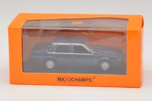 Volvo 740 Dark Blue Metallic Maxichamps 1:43 940171701 Metalli — kuva 5 / 5